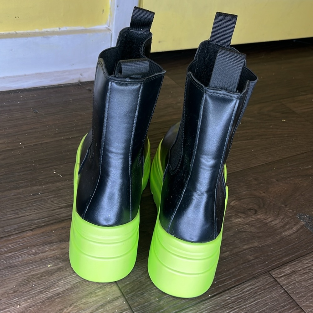 Women Platform Boots - Picture 3 of 6